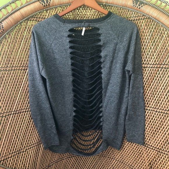 🧶2/25 ripped back sweater - Picture 2 of 4